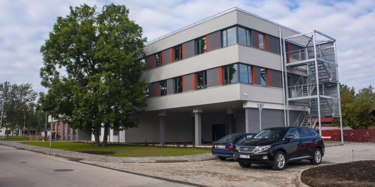 Biroju ēkas